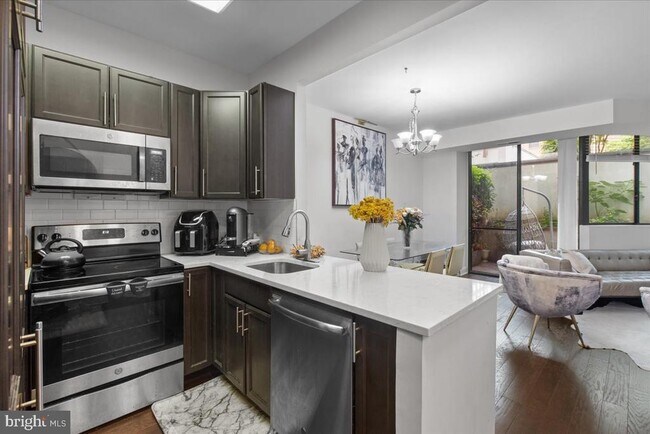 Building Photo - 955 26th St NW