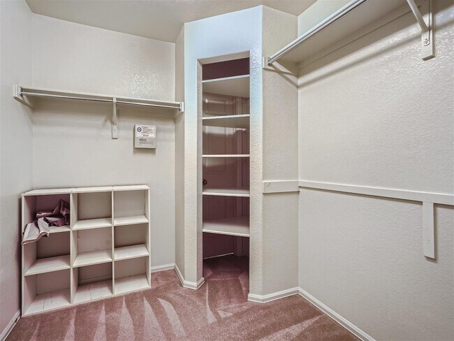 Building Photo - 215 Spruce Dr