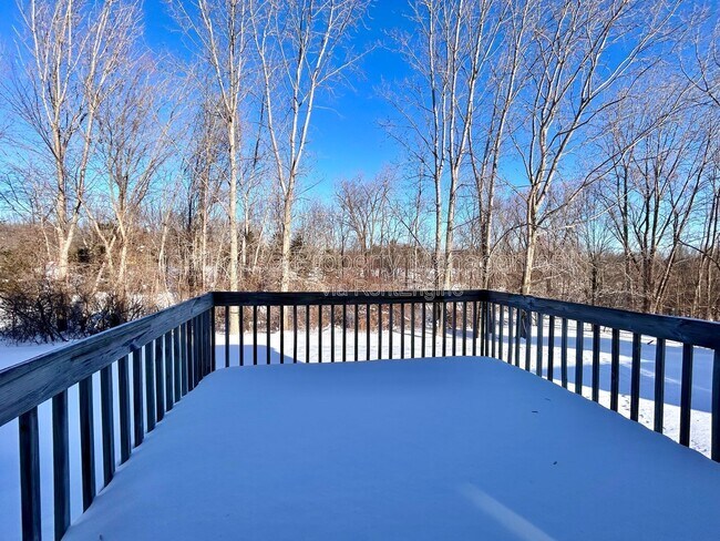 Building Photo - 2104 Shiloh Point SE