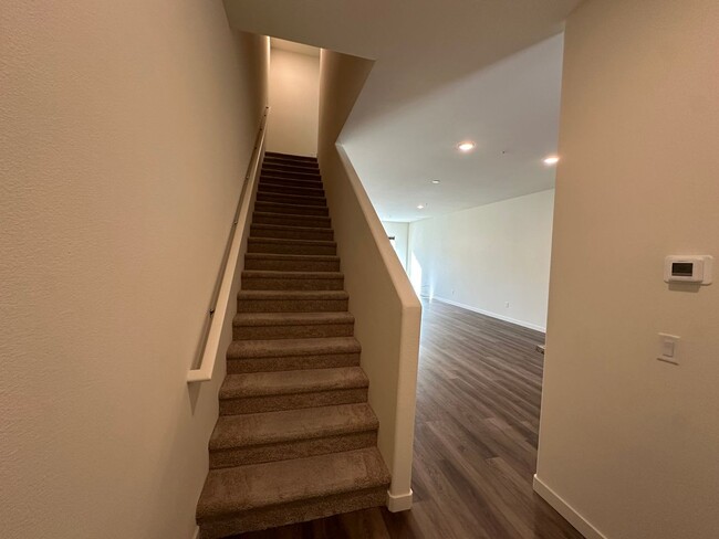 Building Photo - Stunning 3-Bed, 2.5-Bath Townhome in Gated...