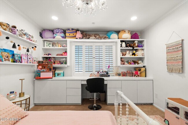 Building Photo - 1025 E Morten Ave