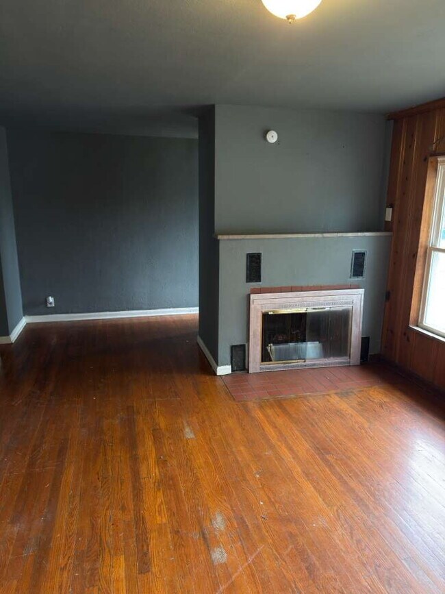 Building Photo - 5998 Bermuda Dr