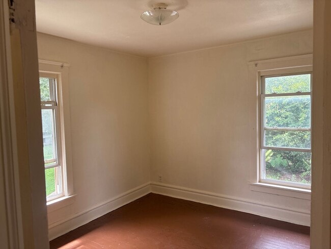 Building Photo - SPACIOUS 4 BEDROOM HOME READY TO WELCOME YOU