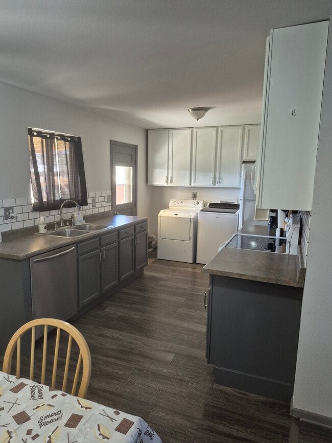 Building Photo - 217 S Wiggins Dr