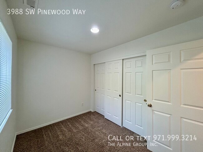 Building Photo - 3988 SW Pinewood Way