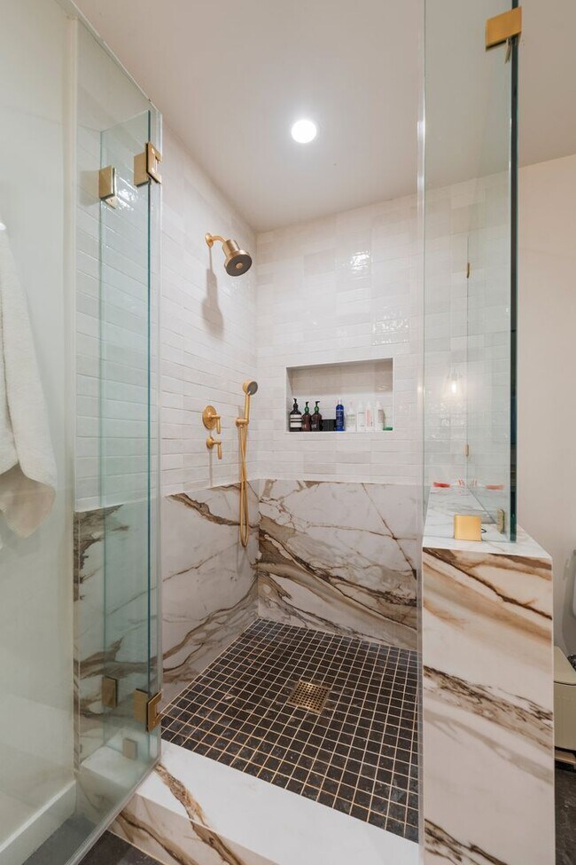 Building Photo - Beautiful Tarzana Rental!