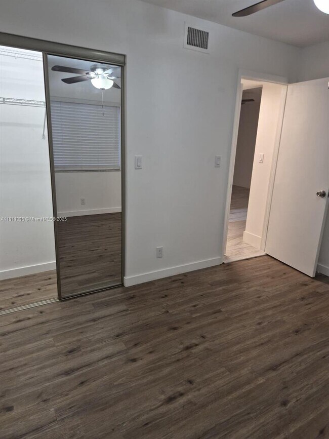 Building Photo - 116 NW 60th Ave