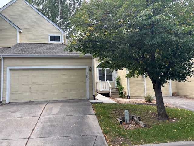 Large townhouse with 2-car garage - 6373 Zang Ct