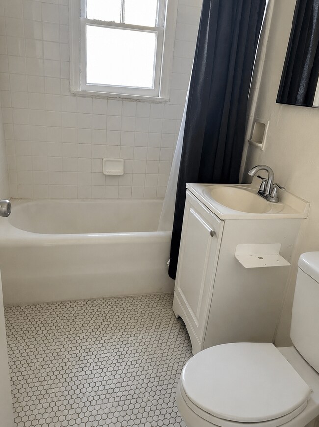 Floorplan - 2500 S Hobart Blvd