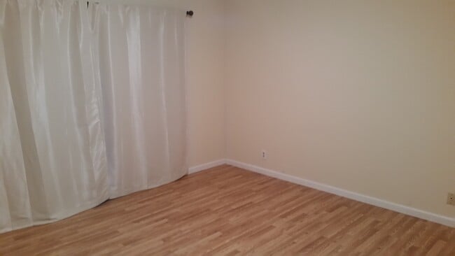 Building Photo - 2 Bedroom / 2 Bathroom Home inside Canyon Lake