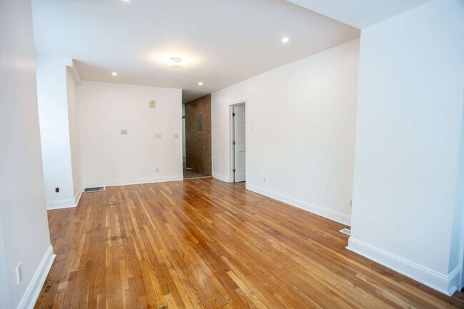 Building Photo - 222 Lowell Ave