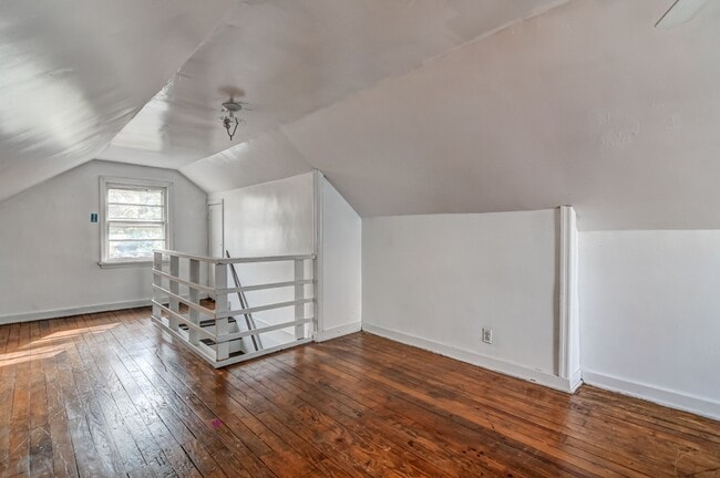 Building Photo - 759 E Lawrence St