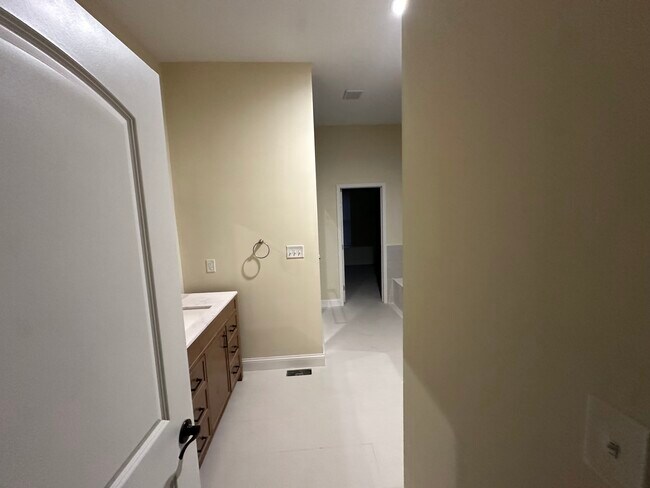 Building Photo - 1213 Kiefer Creek Rd