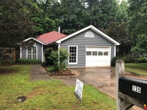 Building Photo - 135 Greenwood Ln