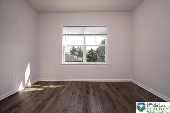 Building Photo - 1210 Eaton Ave