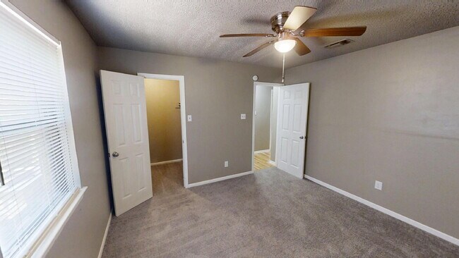 Building Photo - 519 Myra Lou Ave