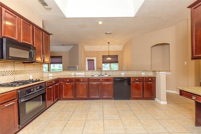 Building Photo - 2201 Signal Hill Dr