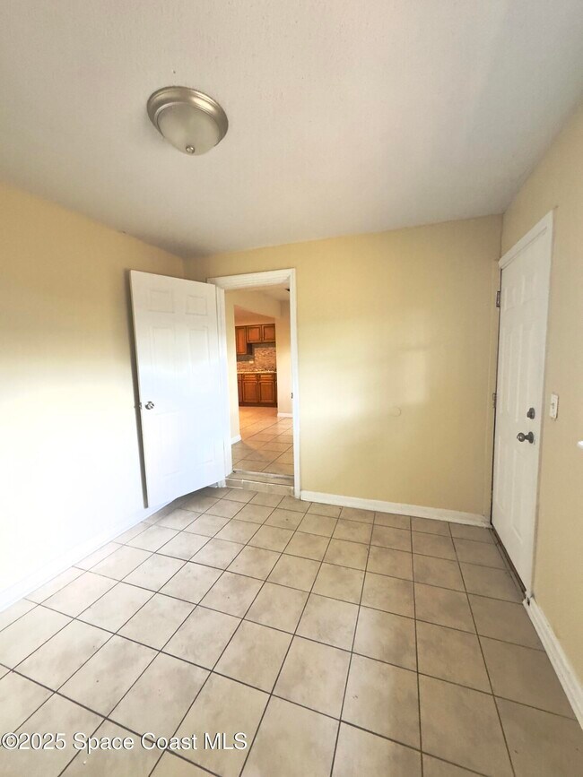 Building Photo - 2466 Uranus Dr