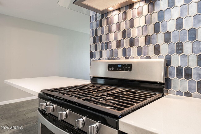 Building Photo - 512 E Roanoke Ave