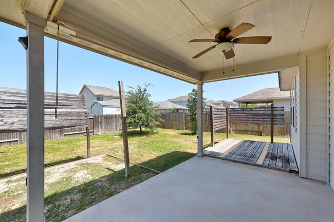 Building Photo - 19004 Quebrada Dr