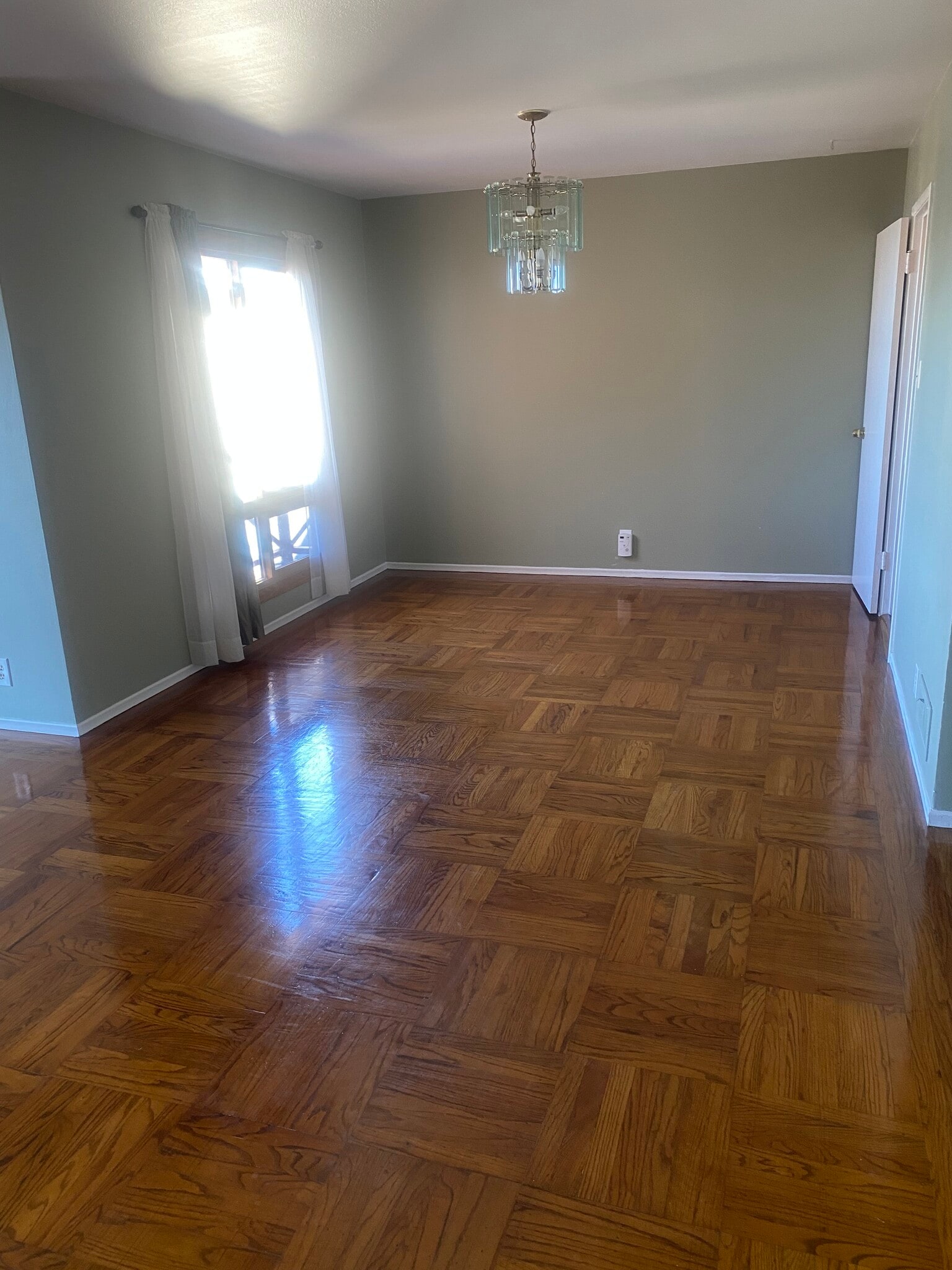 Building Photo - 204 Palisades Dr