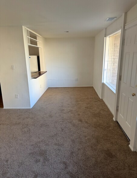 Building Photo - 558 Wilson Bridge Dr