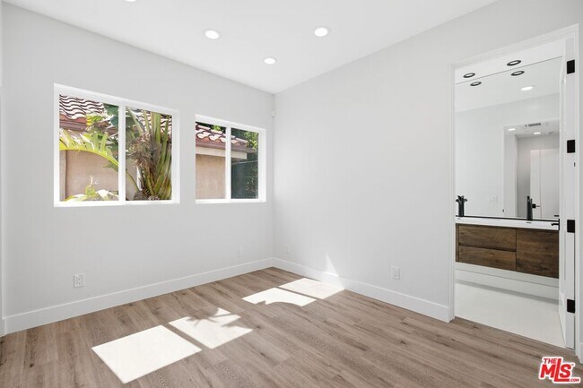 Building Photo - 11615 Burbank Blvd