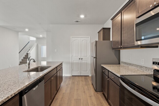 Building Photo - 1020 Camelia Grv Ct