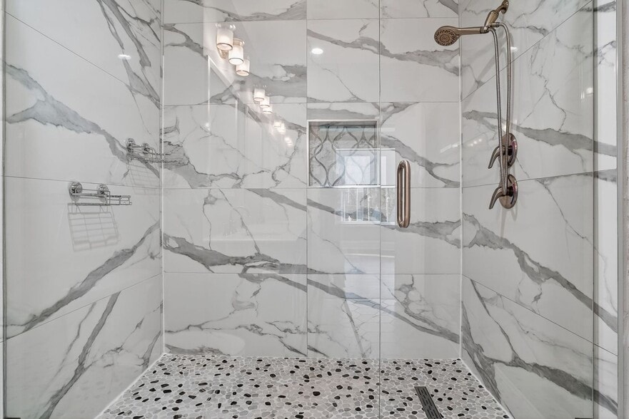 Building Photo - 166 Vanira Ave SE