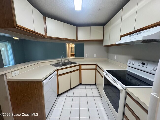 Building Photo - 7667 N Wickham Rd