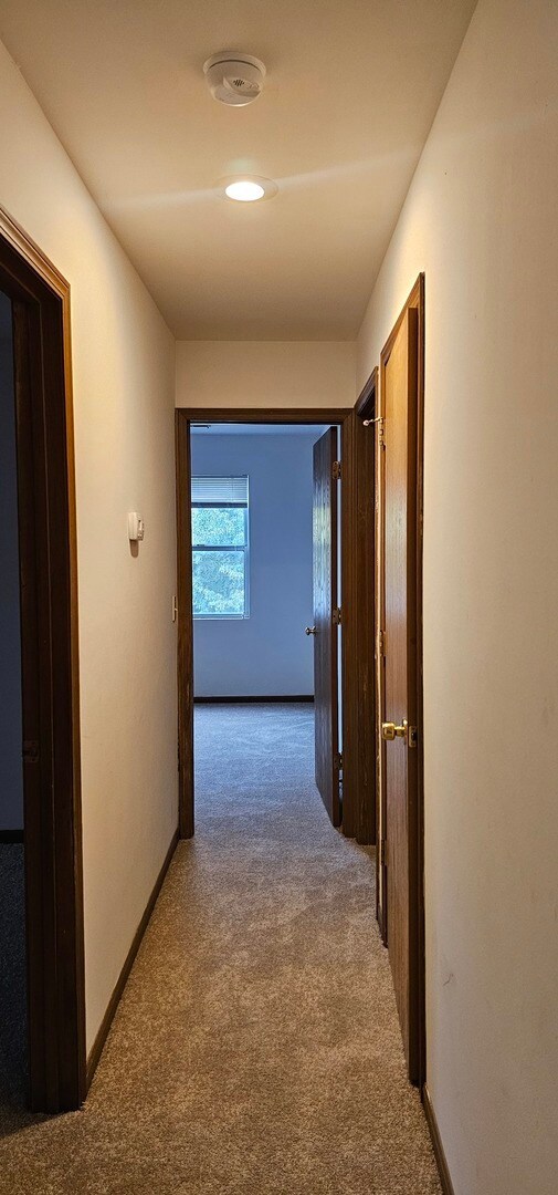 Building Photo - 301 Village Creek Dr