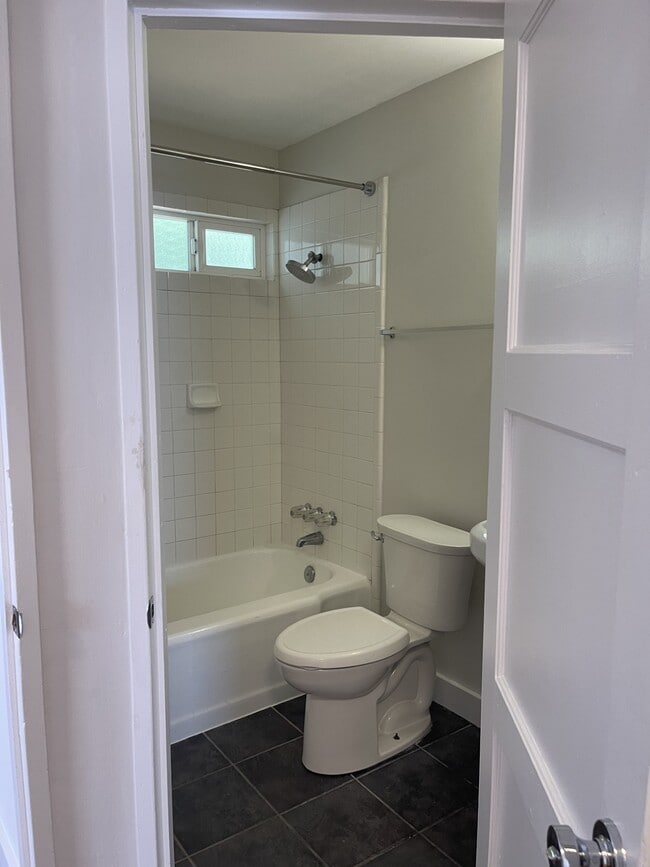 Building Photo - 3069 Rollingwood Dr