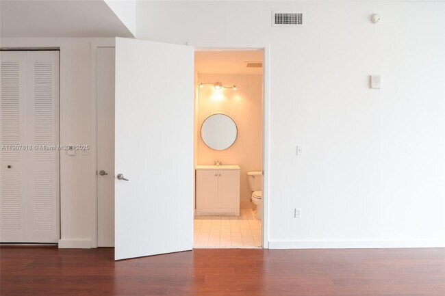 Building Photo - 2200 NE 4th Ave