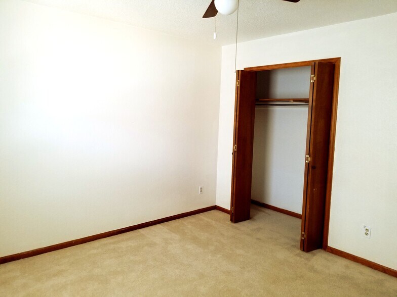 Building Photo - 916 44th Ave Ct