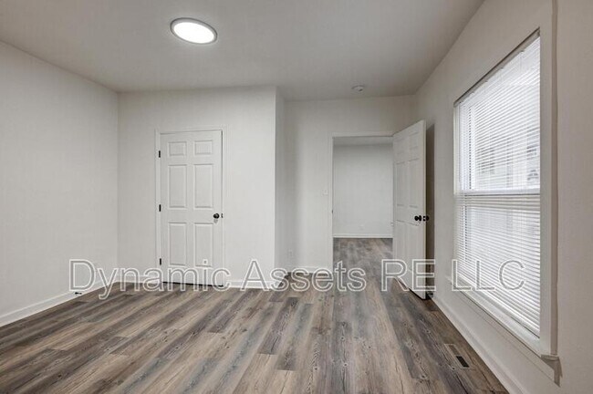 Building Photo - 510 W 3rd St