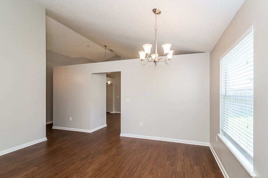Building Photo - 699 Bellshire Dr