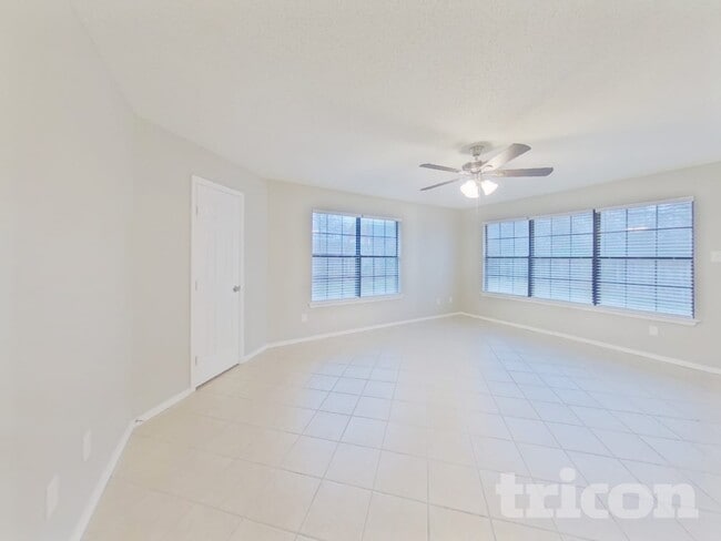 Building Photo - 417 Bryan Dr