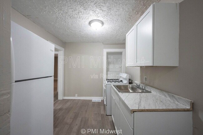 Building Photo - 804 Lasalle St