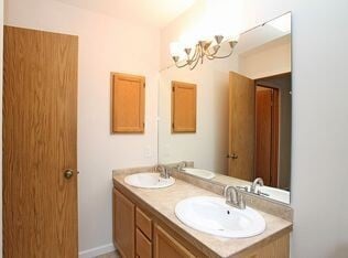 Building Photo - 4 Bedroom 2.5 Baths+ Bonus Home Office/ Woodinville $3850 per Month