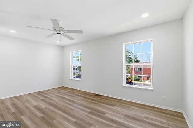 Building Photo - 102 N Duke Dr