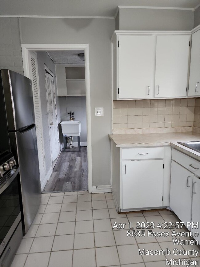 Building Photo - 8635 Essex Ave