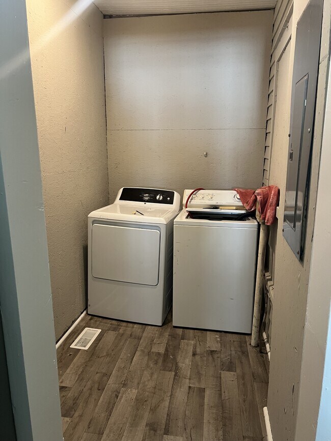 Building Photo - 1409 Bradt St