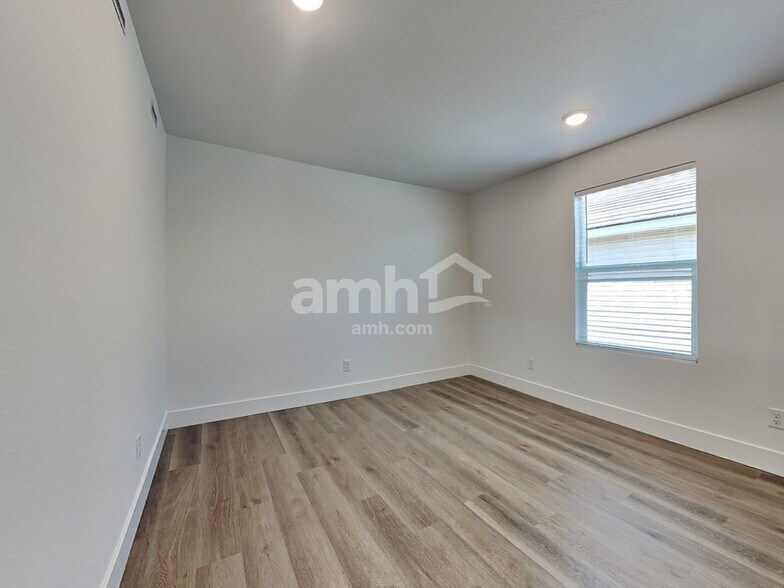 Building Photo - 11141 Magallanes St