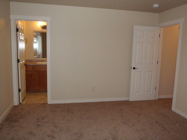 Building Photo - Half month free with a six month lease