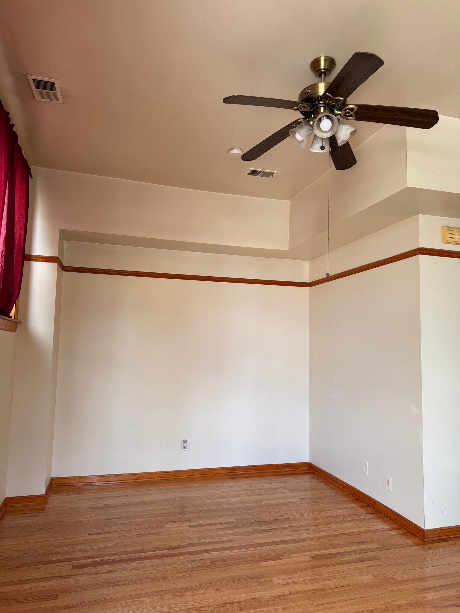 Loving room - 3856 N Bernard St