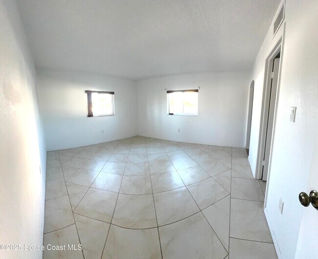 Building Photo - 1415 N Hwy A1A