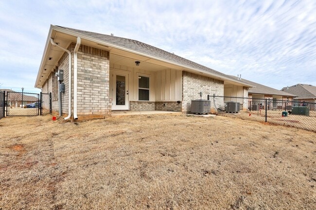 Building Photo - 5712 Campbell Creek Dr