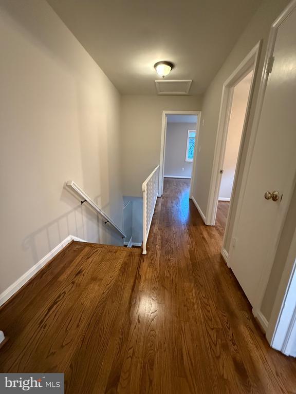 Building Photo - 5852 Mt Vernon Dr