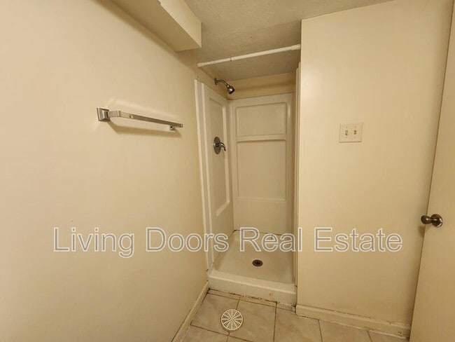 Building Photo - 1520 David Dr