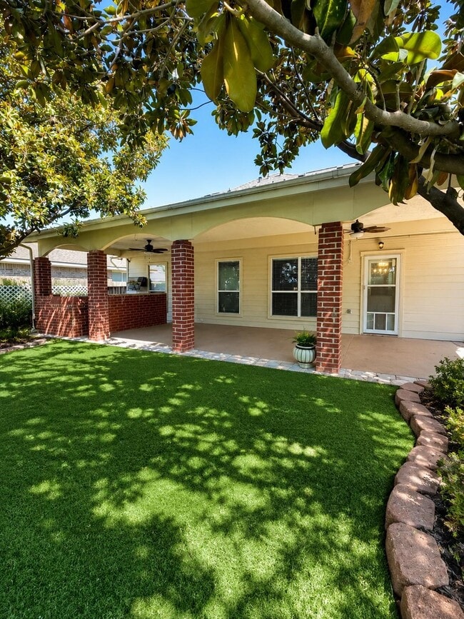 Building Photo - 18315 Brenwood Manor Dr